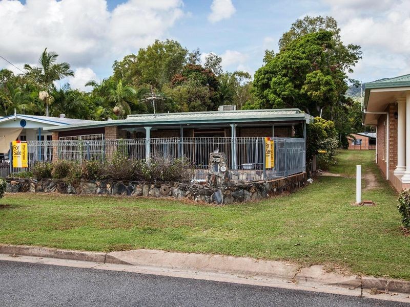 49 Arlington Esplanade, Clifton Beach QLD 4879