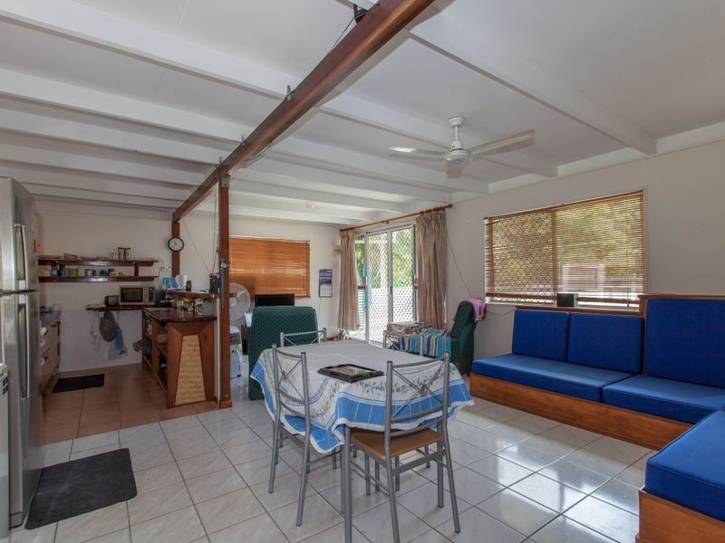 10 Valmadre Street, Caravonica QLD 4878