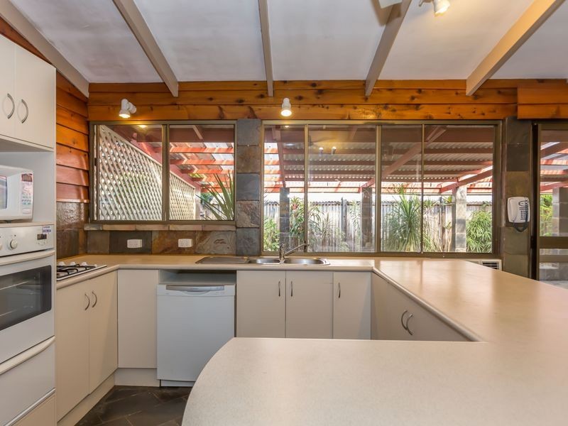 13 Mahogany Street, Holloways Beach QLD 4878