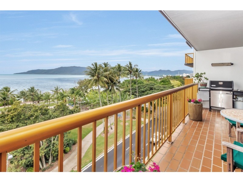 30/249-255 Esplanade, Cairns North QLD 4870