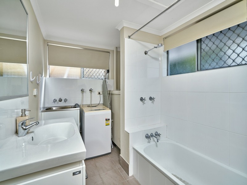 2/57 Sims Esplanade, Yorkeys Knob QLD 4878