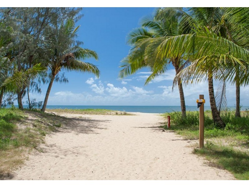 2/57 Sims Esplanade, Yorkeys Knob QLD 4878