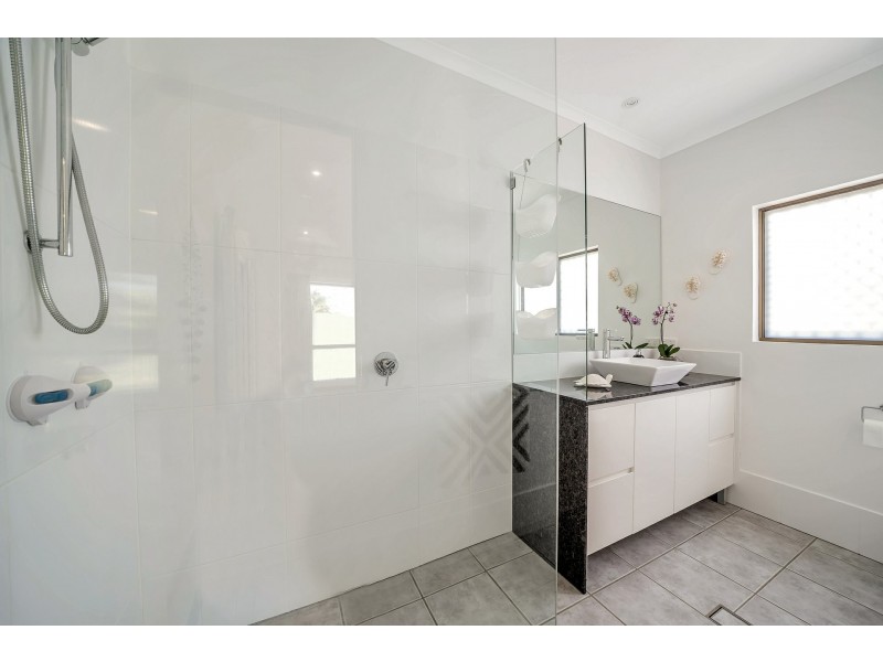 32 Derby Street, Yorkeys Knob QLD 4878