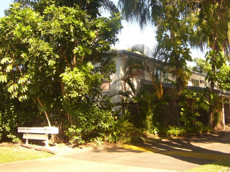 2/21 Bouganvillea Street, Holloways Beach QLD 4878