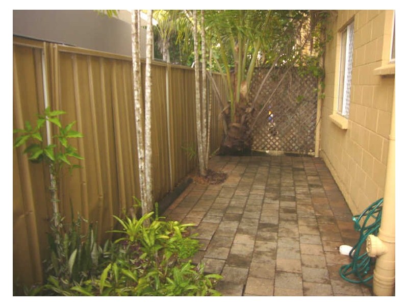 8/527 Varley Street, Yorkeys Knob QLD 4878