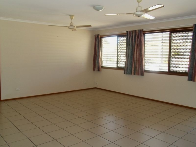 1 Roslyn Close, Yorkeys Knob QLD 4878