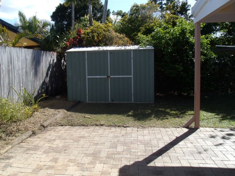 1 Roslyn Close, Yorkeys Knob QLD 4878