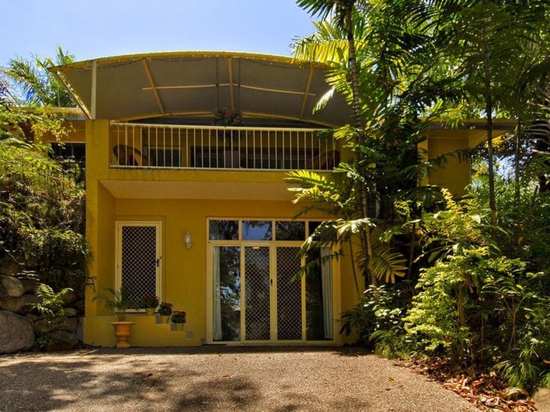 3 Oliva Street, Palm Cove QLD 4879
