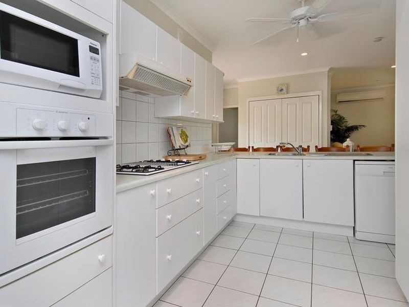 3 Oliva Street, Palm Cove QLD 4879