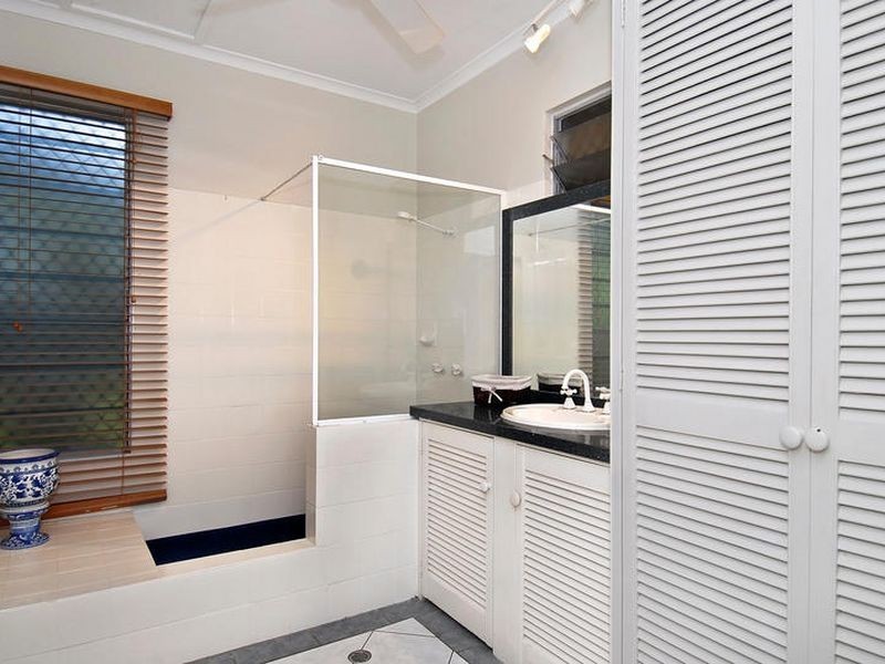 3 Oliva Street, Palm Cove QLD 4879
