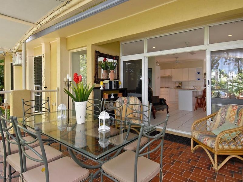 3 Oliva Street, Palm Cove QLD 4879