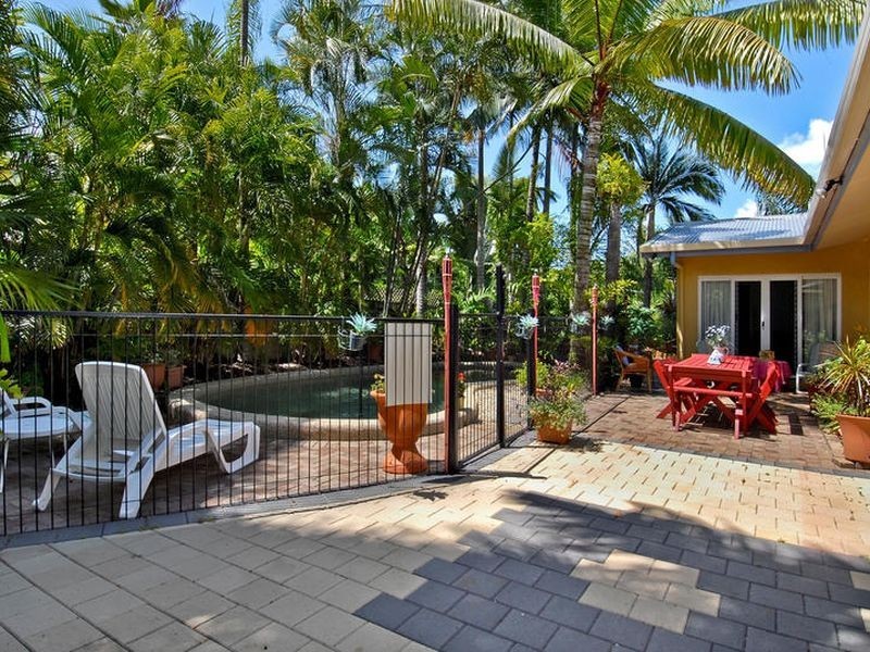 3 Oliva Street, Palm Cove QLD 4879
