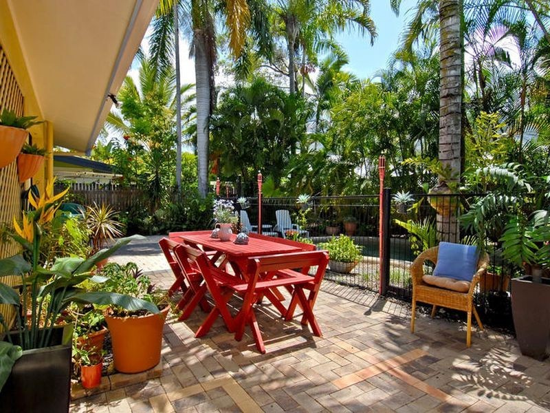 3 Oliva Street, Palm Cove QLD 4879