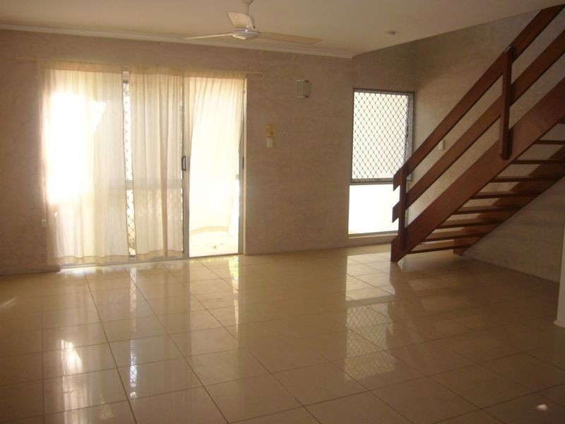 2/21 Bouganvillea Street, Holloways Beach QLD 4878