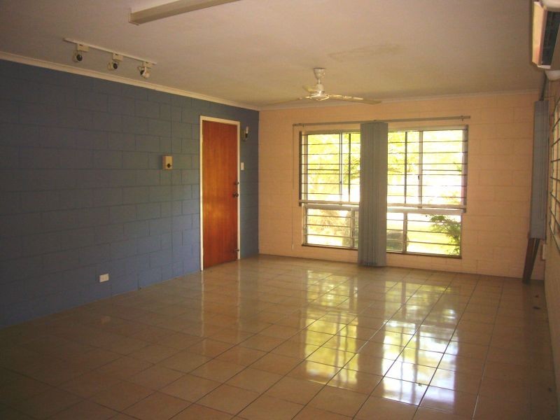 27 Oak Street, Holloways Beach QLD 4878