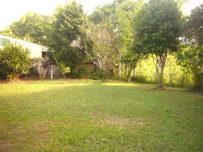 27 Oak Street, Holloways Beach QLD 4878