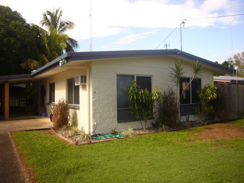 9 Mahogany Street, Holloways Beach QLD 4878