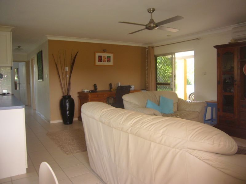 9 Mahogany Street, Holloways Beach QLD 4878