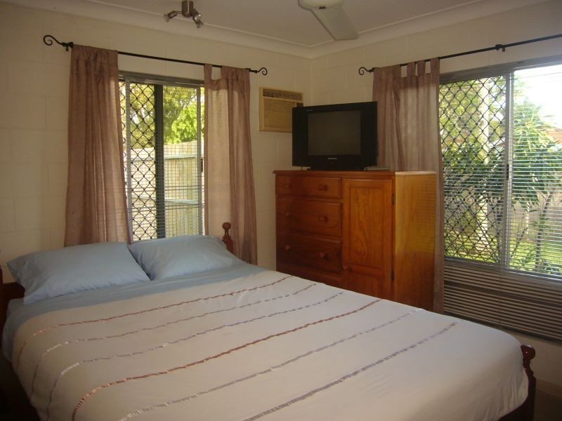 9 Mahogany Street, Holloways Beach QLD 4878