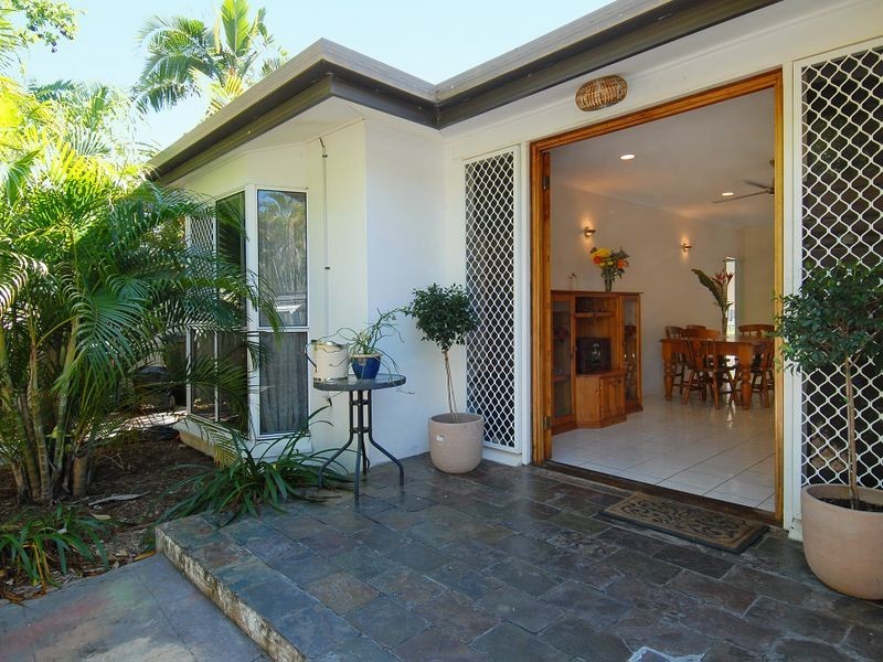 8B Albion Street, Yorkeys Knob QLD 4878