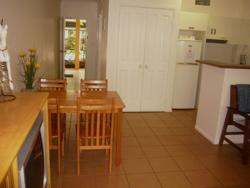 2/61 Sims Esplanade, Yorkeys Knob QLD 4878