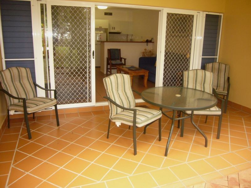 2/61 Sims Esplanade, Yorkeys Knob QLD 4878