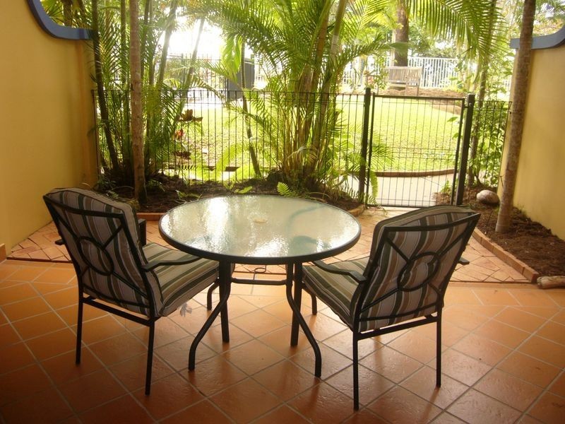 2/61 Sims Esplanade, Yorkeys Knob QLD 4878