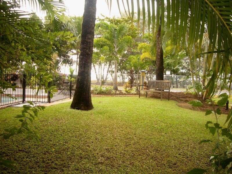 2/61 Sims Esplanade, Yorkeys Knob QLD 4878