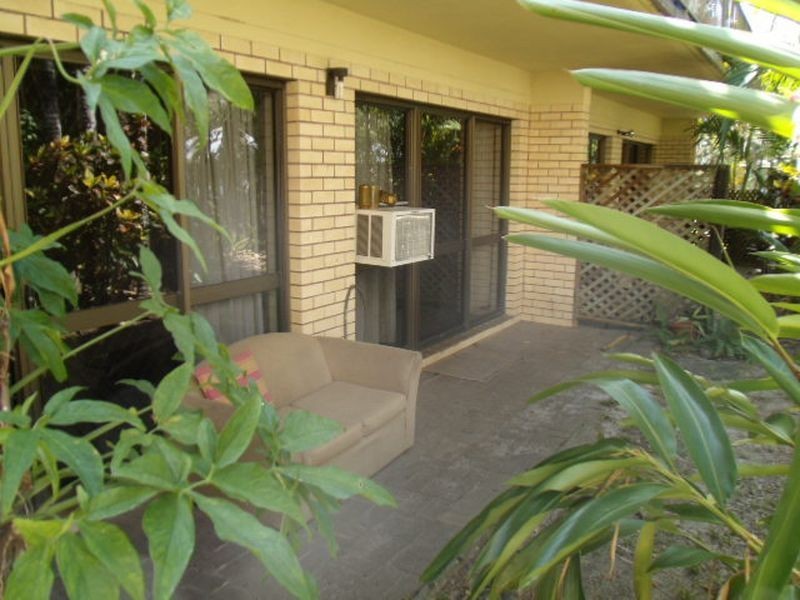 2/21-31 Poinciana Street, Holloways Beach QLD 4878