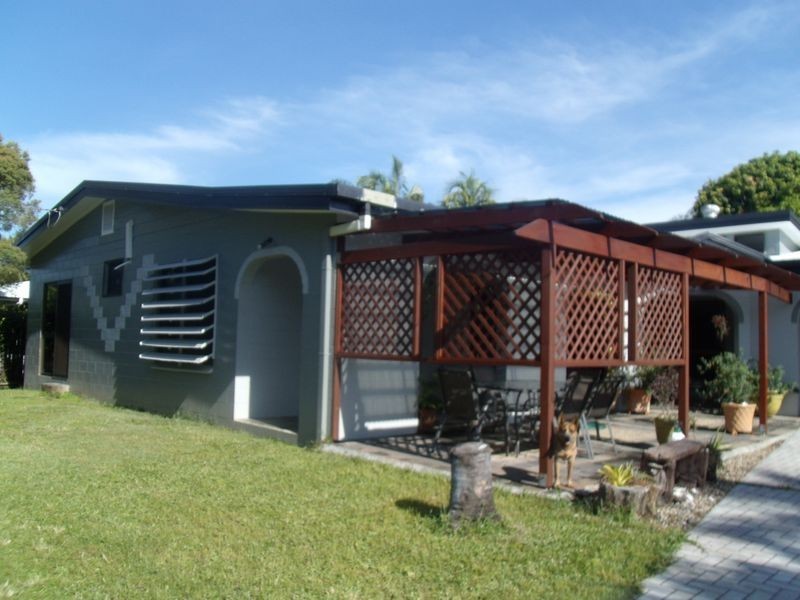 12 Magnolia Street, Holloways Beach QLD 4878