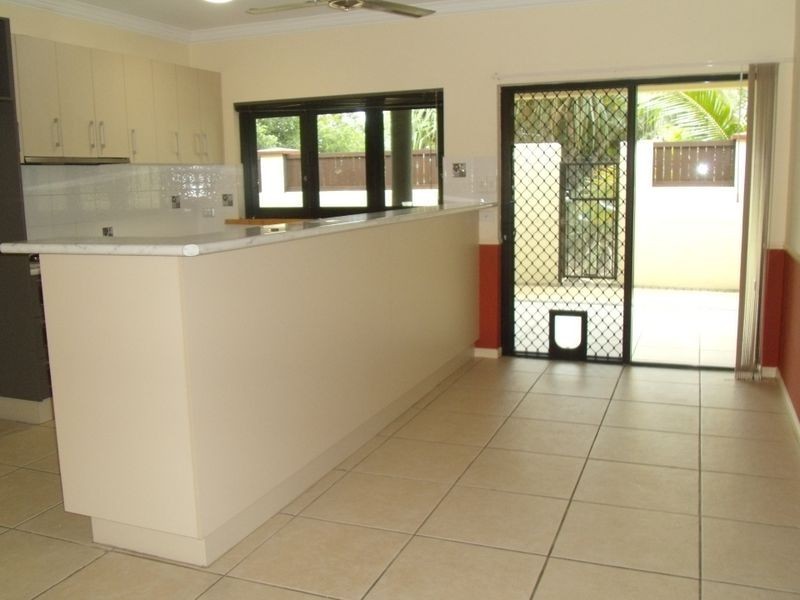 2/1 Helen Close, Smithfield QLD 4878