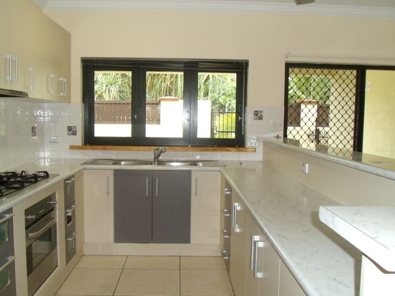 2/1 Helen Close, Smithfield QLD 4878