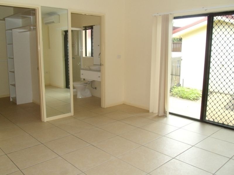 2/1 Helen Close, Smithfield QLD 4878