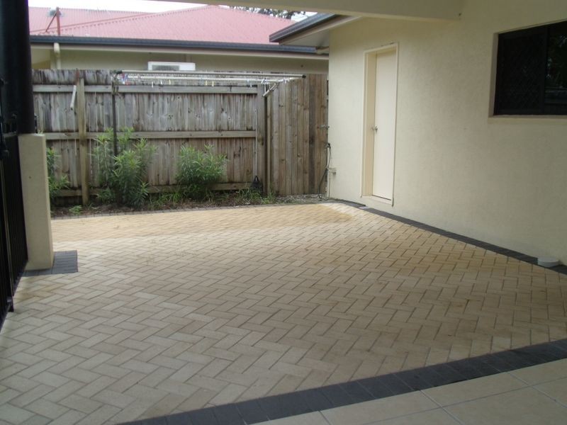 2/1 Helen Close, Smithfield QLD 4878