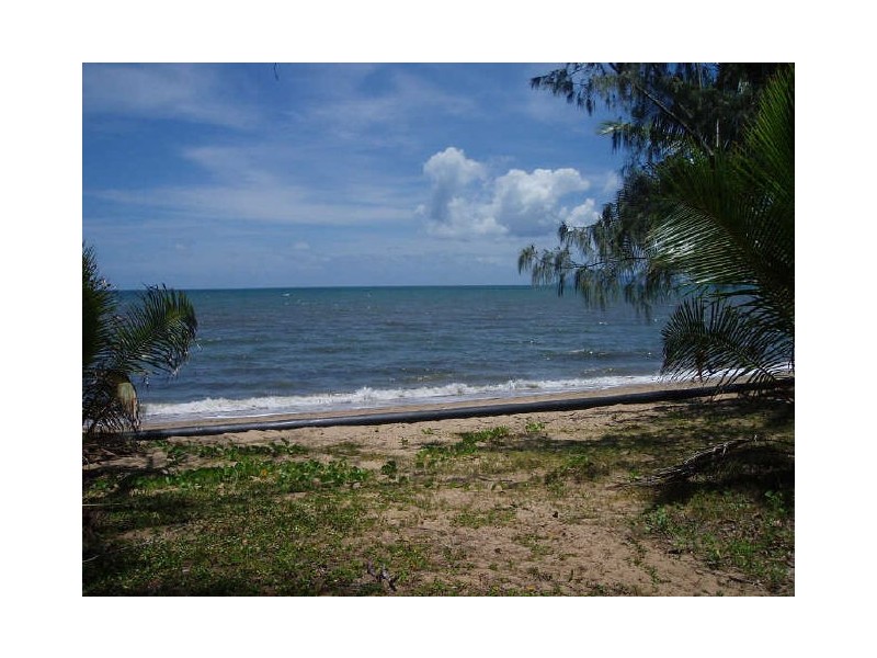 12 Poinsettia Street, Holloways Beach QLD 4878