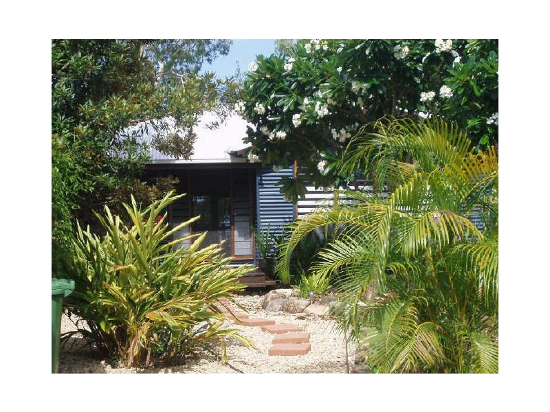 12 Poinsettia Street, Holloways Beach QLD 4878