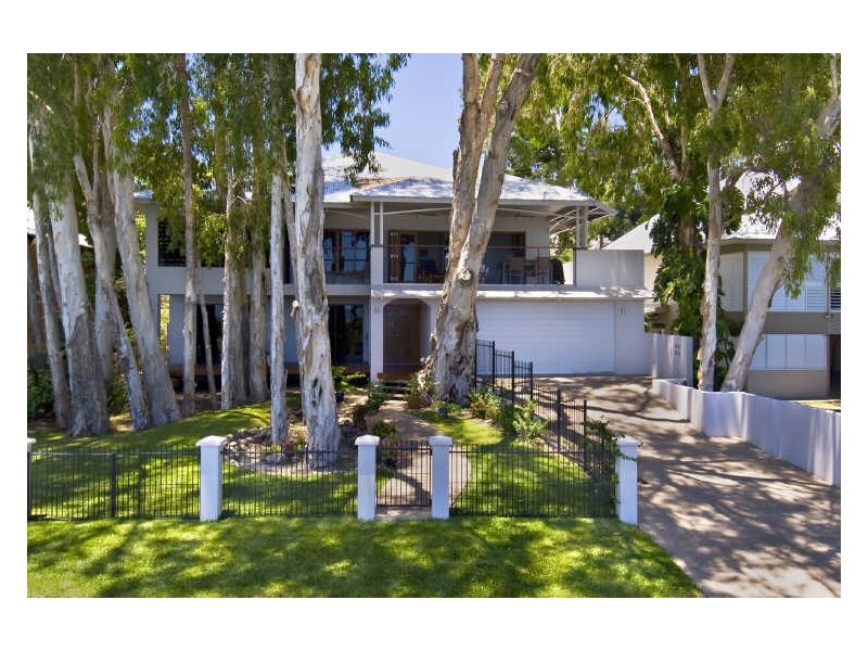 11 Arlington Esplanade, Clifton Beach QLD 4879