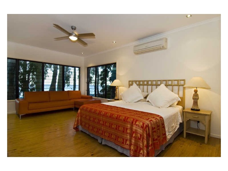 11 Arlington Esplanade, Clifton Beach QLD 4879