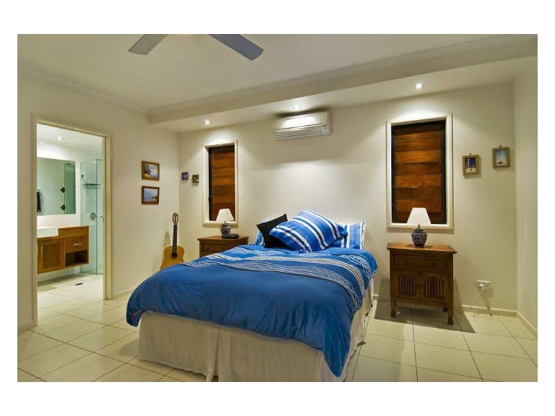 11 Arlington Esplanade, Clifton Beach QLD 4879