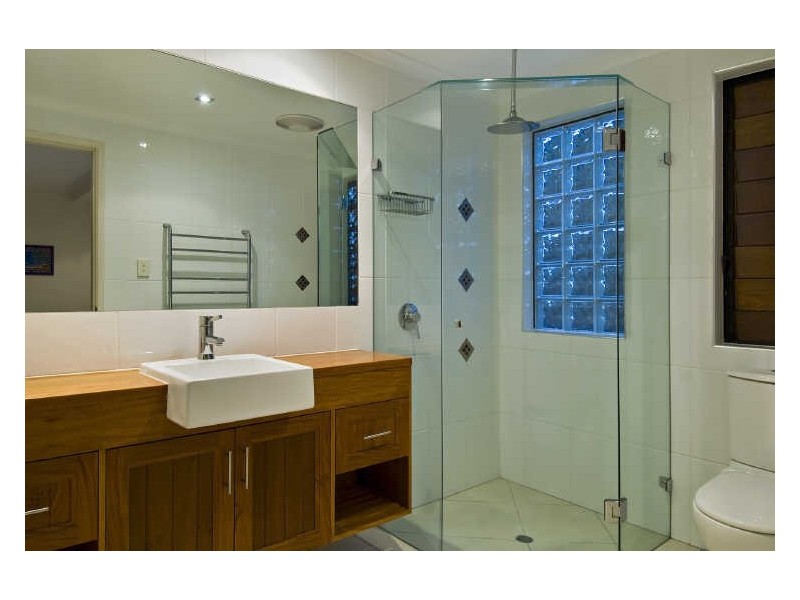 11 Arlington Esplanade, Clifton Beach QLD 4879