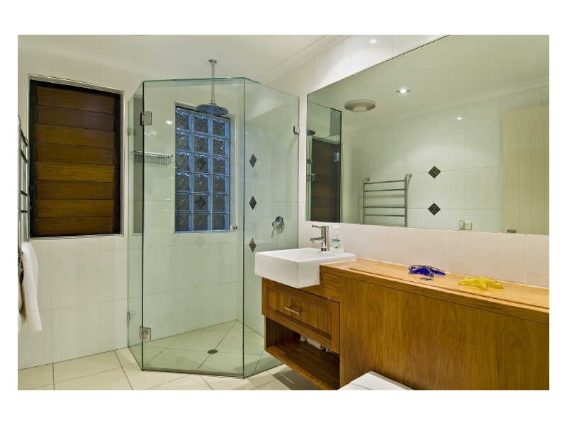 11 Arlington Esplanade, Clifton Beach QLD 4879