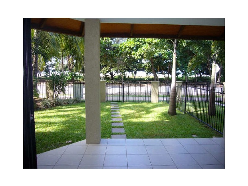 1/73 Sims Esplanade, Yorkeys Knob QLD 4878