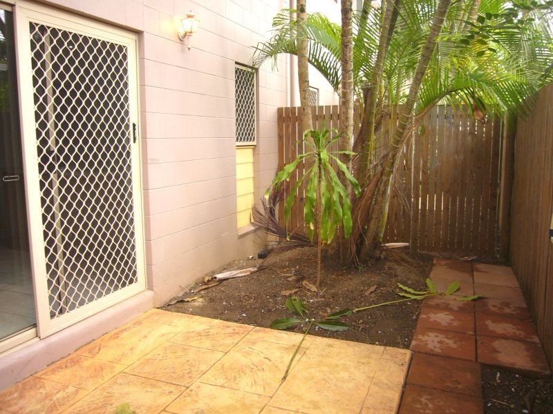 2/25 Rutherford Street, Yorkeys Knob QLD 4878
