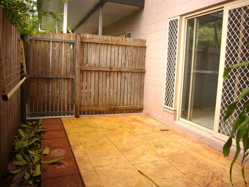 2/25 Rutherford Street, Yorkeys Knob QLD 4878