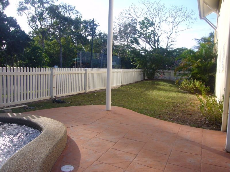 2/100 Cunningham St, Yorkeys Knob QLD 4878
