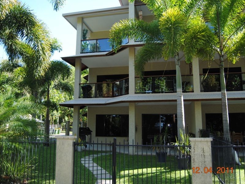 2/73 Sims Esplanade, Yorkeys Knob QLD 4878