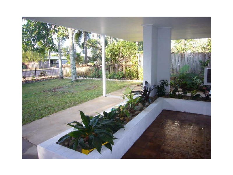 13 Stanton Road, Smithfield QLD 4878