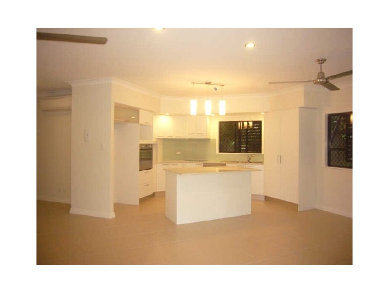 2/9 Rutherford Street, Yorkeys Knob QLD 4878