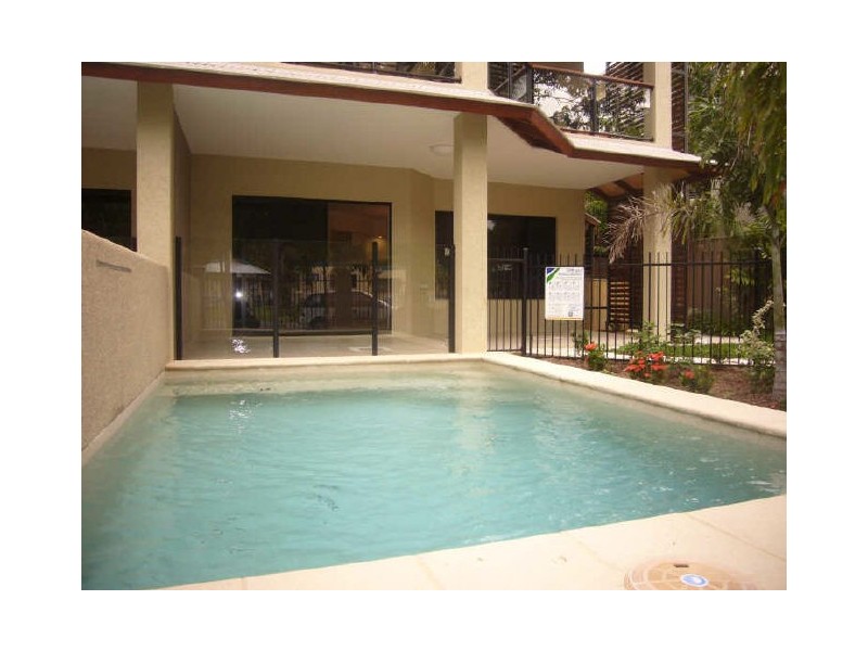 2/9 Rutherford Street, Yorkeys Knob QLD 4878