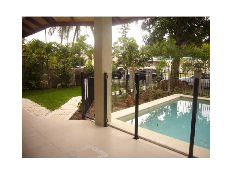 2/9 Rutherford Street, Yorkeys Knob QLD 4878